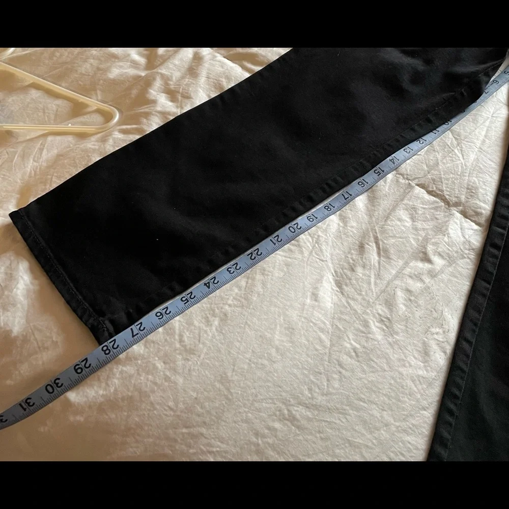 Gloria Vanderbilt Jeans Black slimming Size 12  No tags Never Worn! Lightweight! - Picture 4 of 8